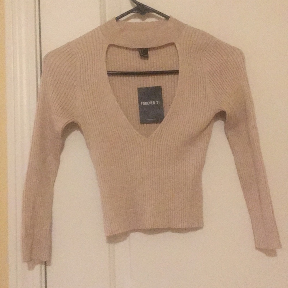 Tops in beige and gray color